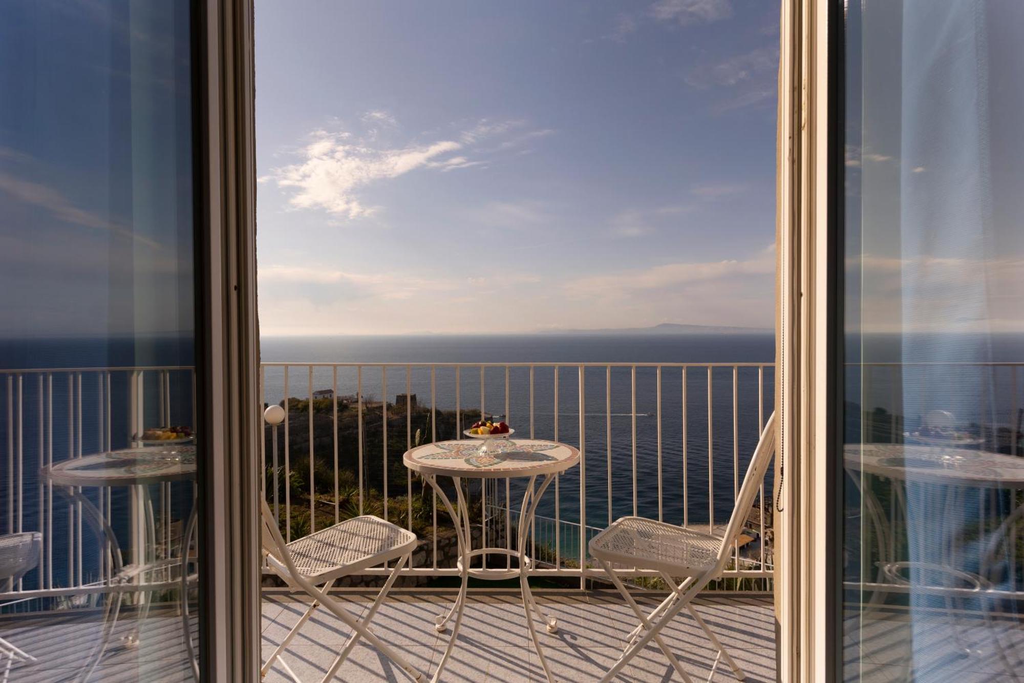 Hotel Villa Lubrense Sorrento Massa Lubrense Exterior photo